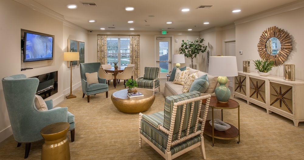 A living room filled with furniture and a flat screen tv.