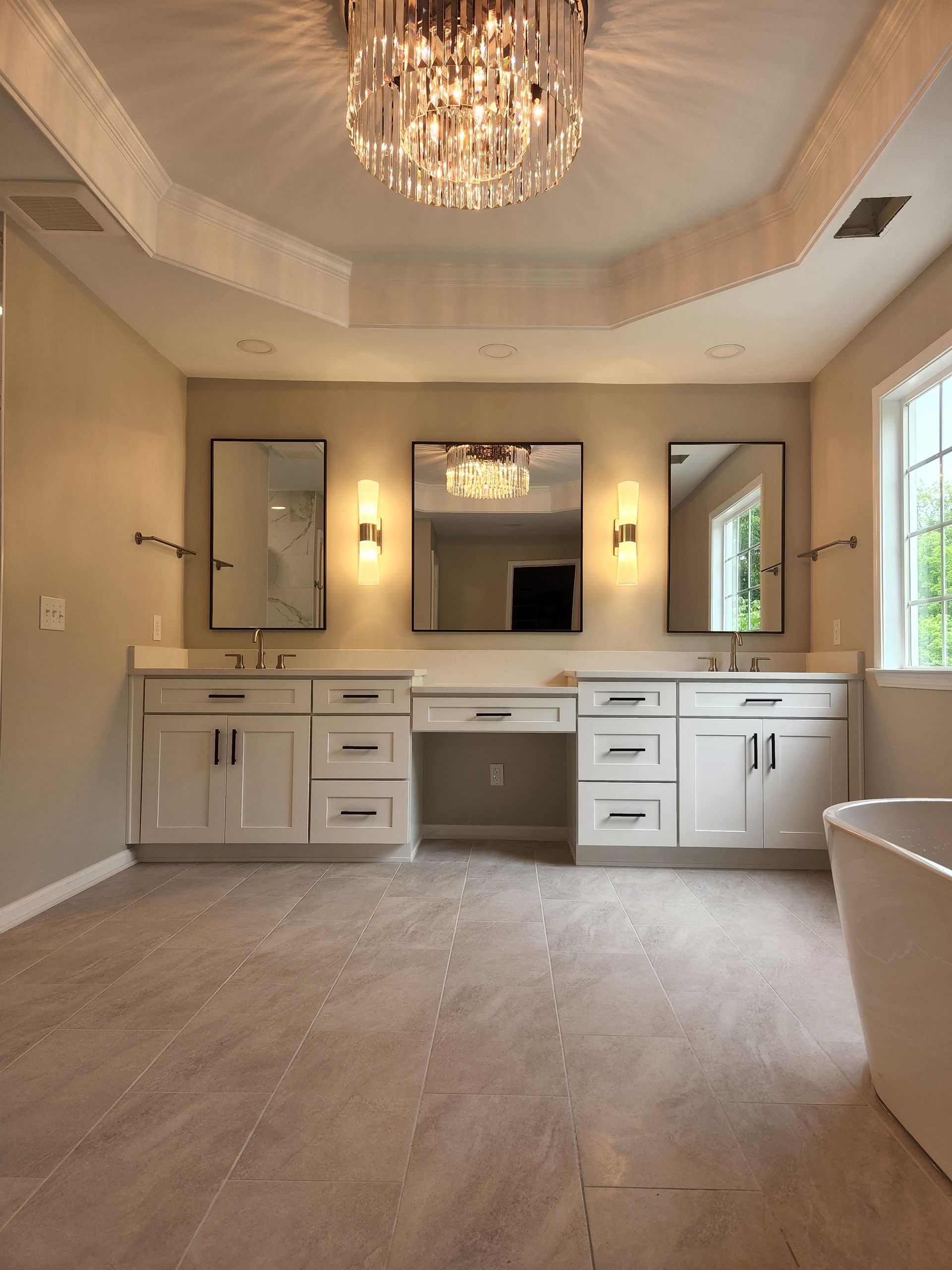 A bathroom with two sinks and a bathtub
