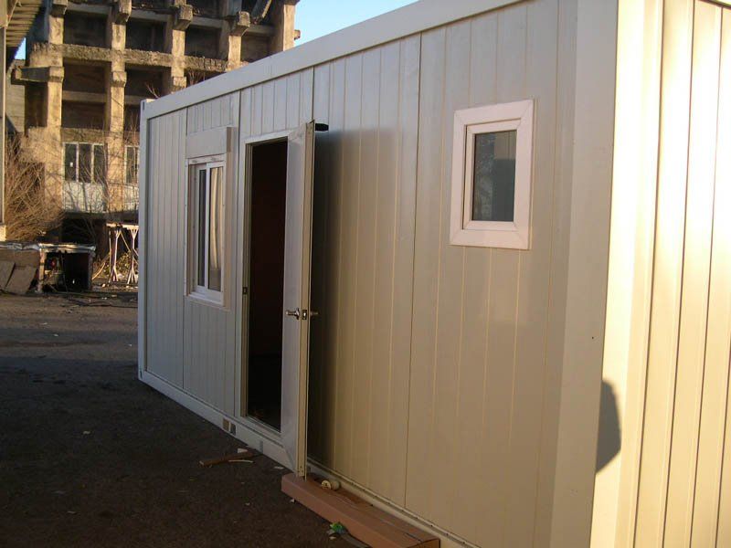porta e finestre nel container