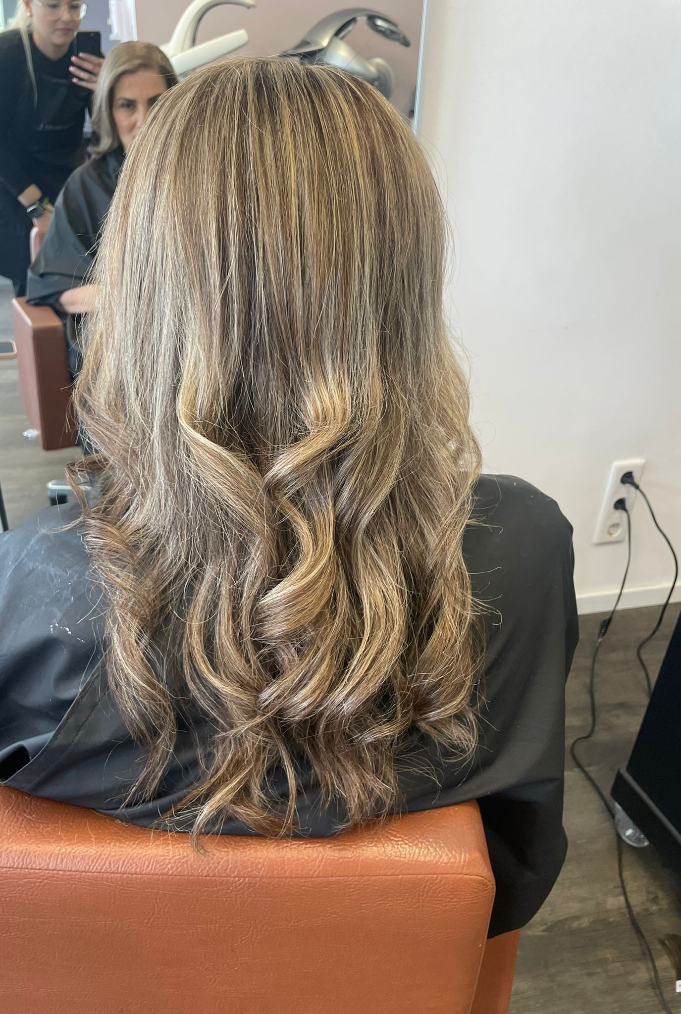 Blonde Strähnen Langhaar – Friseur Heepen