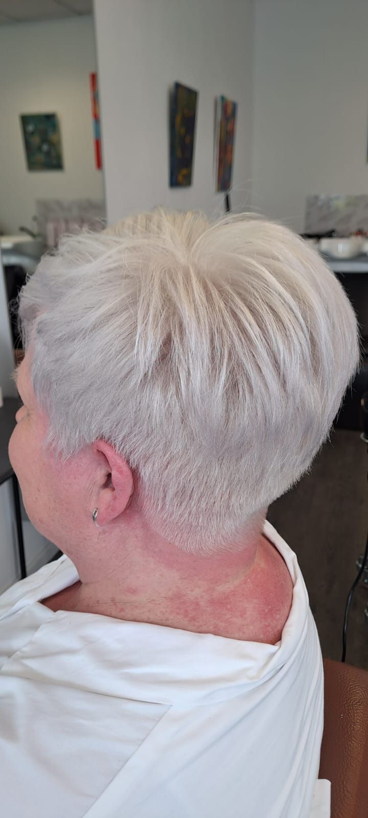 Platinblonder Pixie – Friseur Heepen