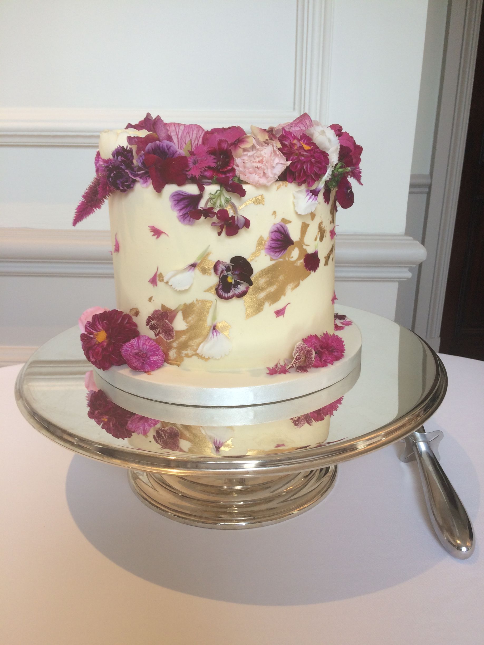edible flowers wedding cake