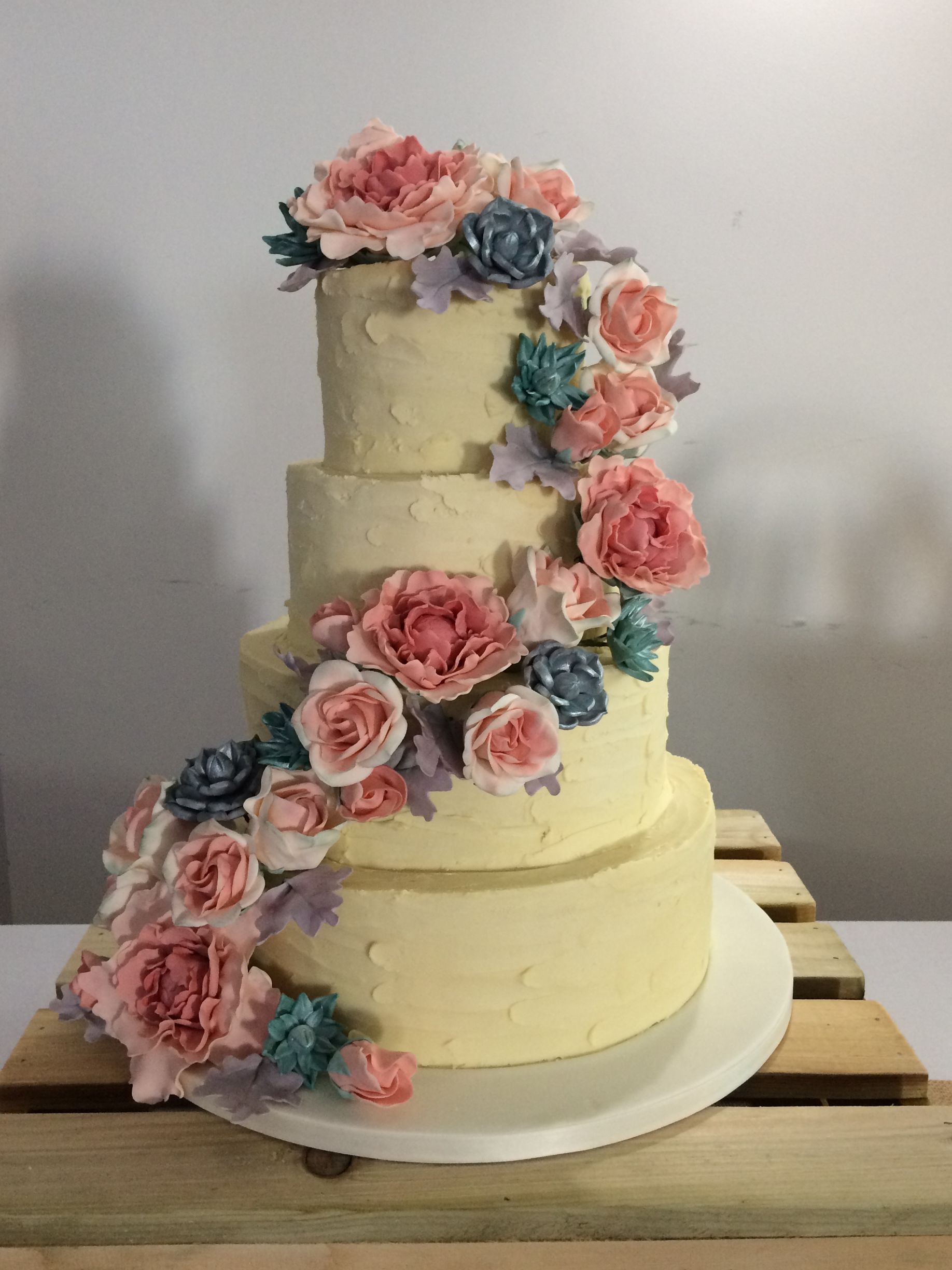 spiral cascade wedding cake