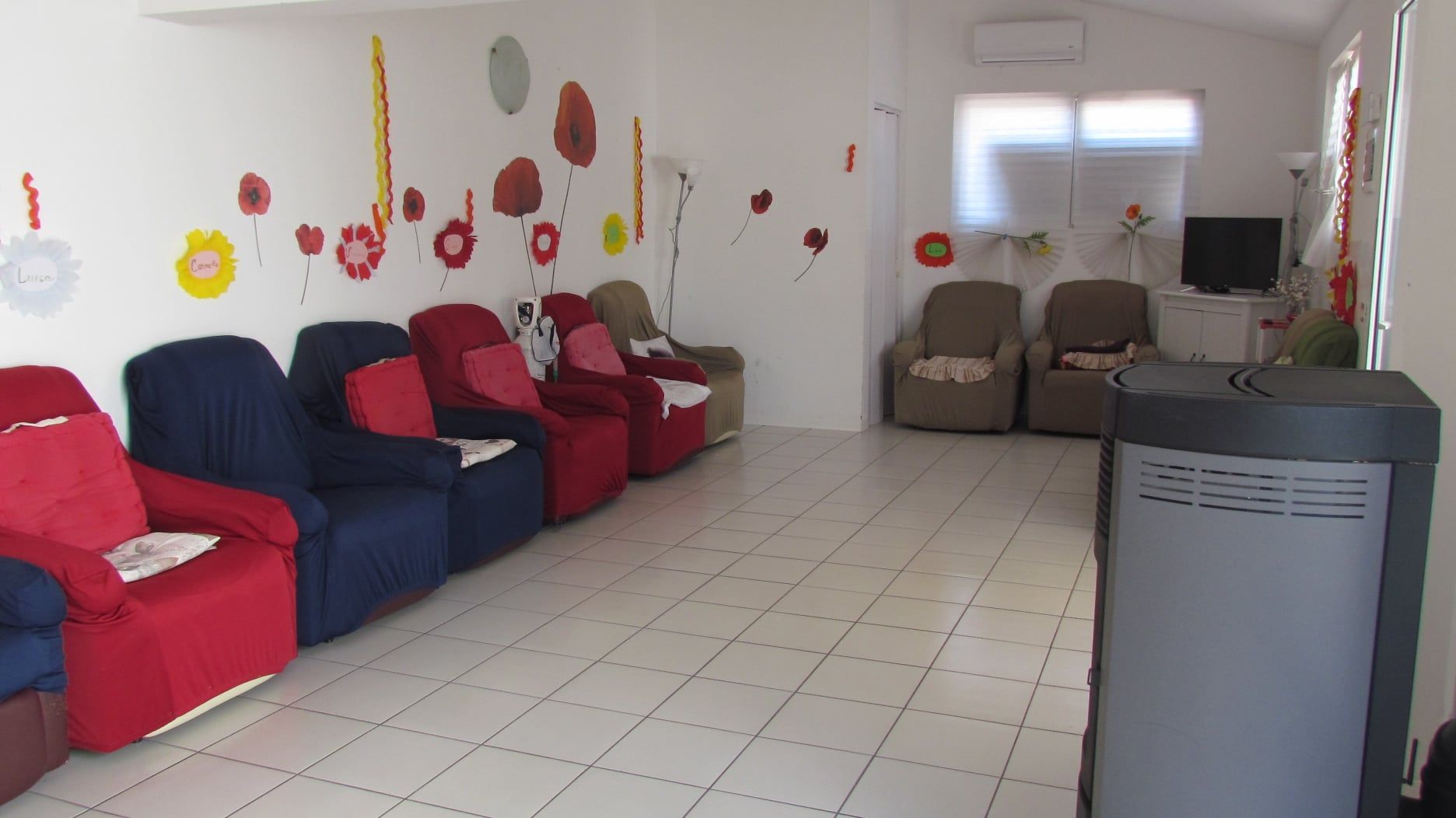 Sala con poltrone