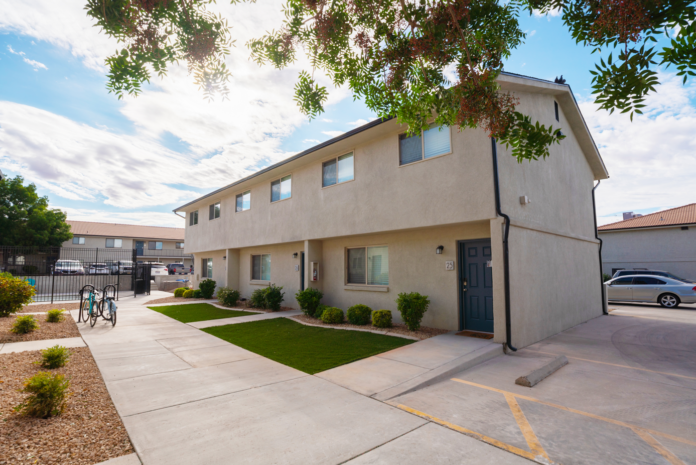 7th & University Apartments. Student housing near Utah Tech. Furnished Student housing. In-unit laundry and fully furnished bedrooms. Resort-style pool and lounge deck. Spacious common areas and study rooms