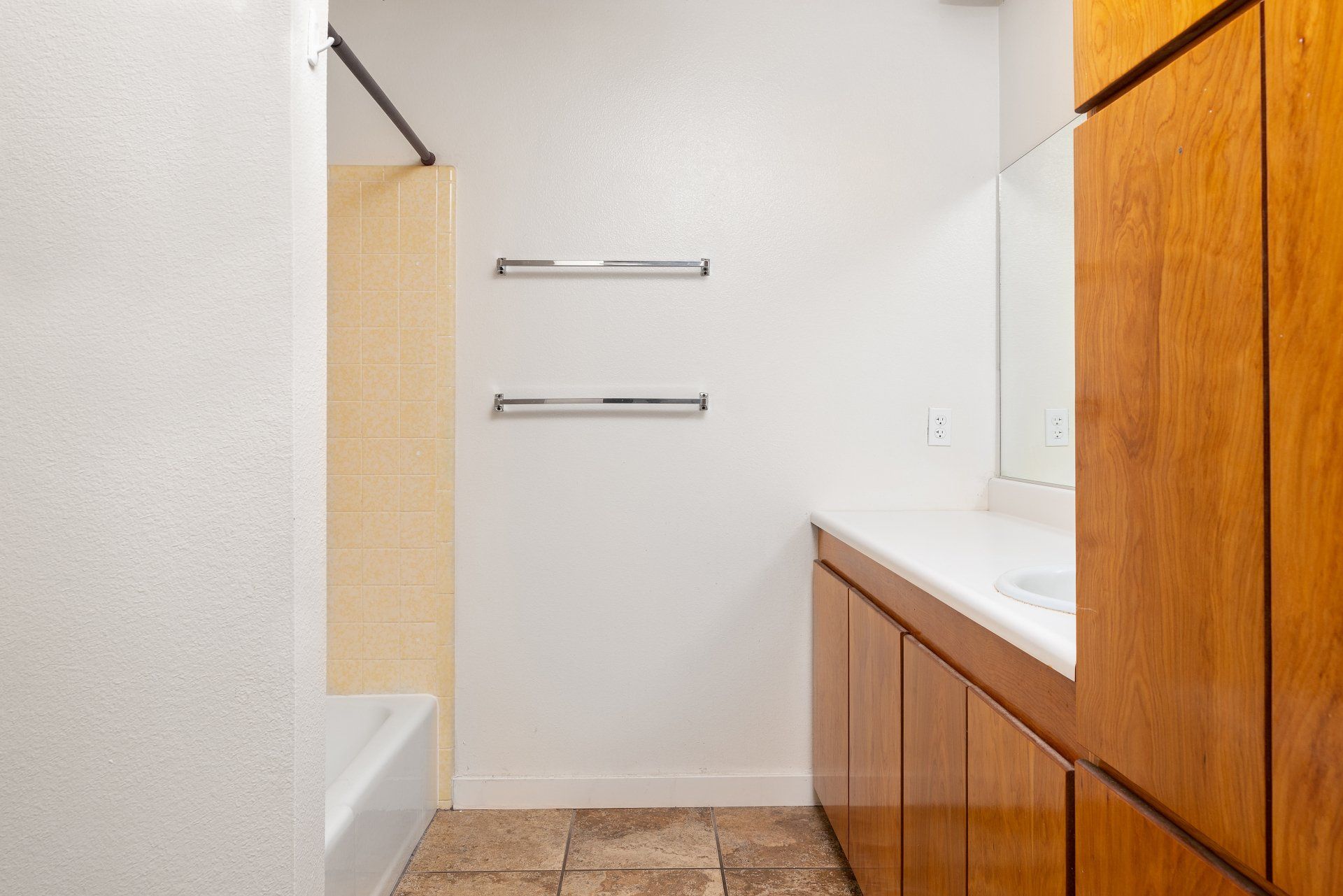 Seasons Apartments offers furnished private and shared student housing near SUU. Features large bedrooms, in-unit laundry, and a prime location just a short distance from Southern Utah University