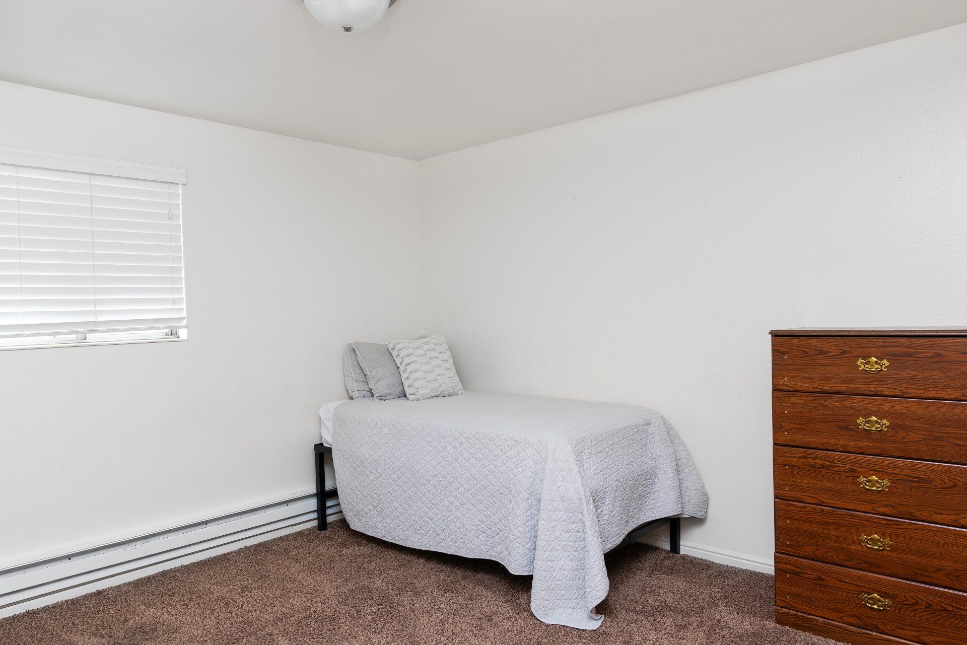 Seasons Apartments offers furnished private and shared student housing near SUU. Features large bedrooms, in-unit laundry, and a prime location just a short distance from Southern Utah University