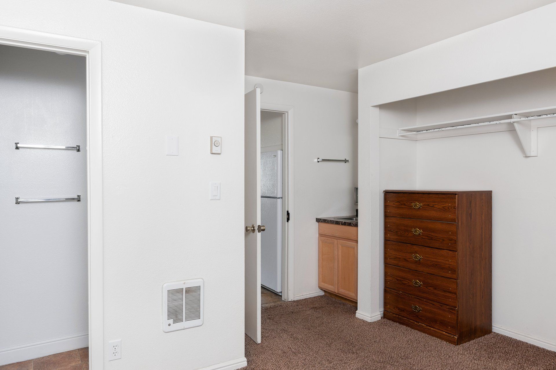 Seasons Apartments offers furnished private and shared student housing near SUU. Features large bedrooms, in-unit laundry, and a prime location just a short distance from Southern Utah University