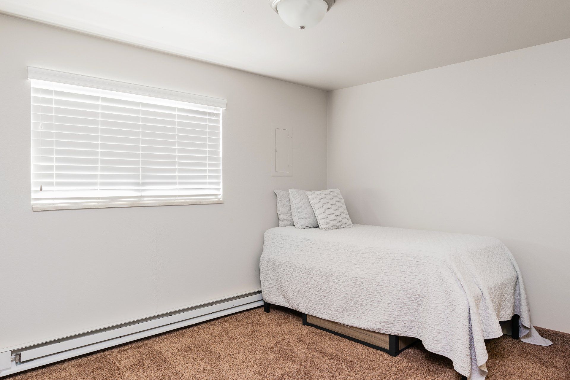 Seasons Apartments offers furnished private and shared student housing near SUU. Features large bedrooms, in-unit laundry, and a prime location just a short distance from Southern Utah University
