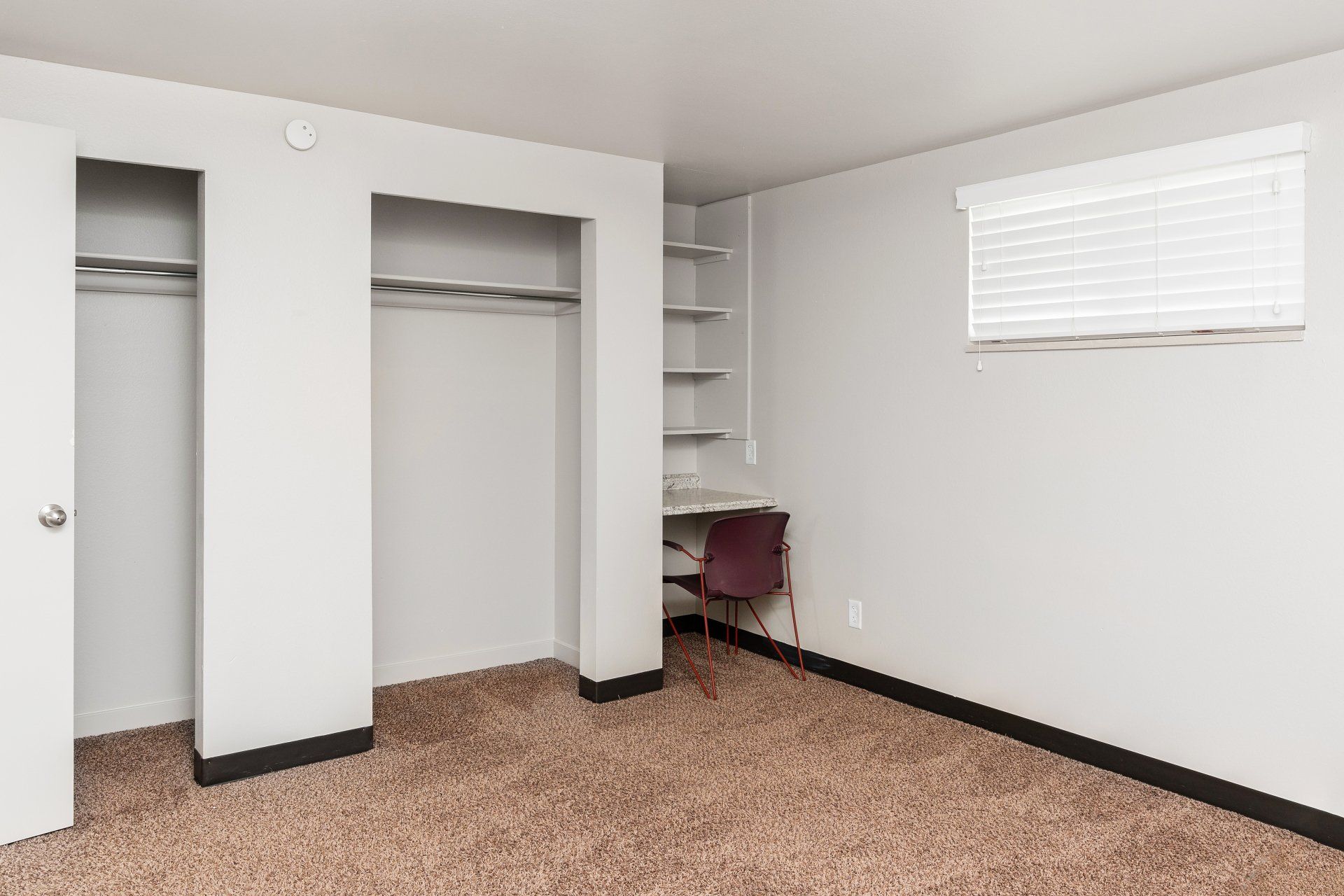 Seasons Apartments offers furnished private and shared student housing near SUU. Features large bedrooms, in-unit laundry, and a prime location just a short distance from Southern Utah University