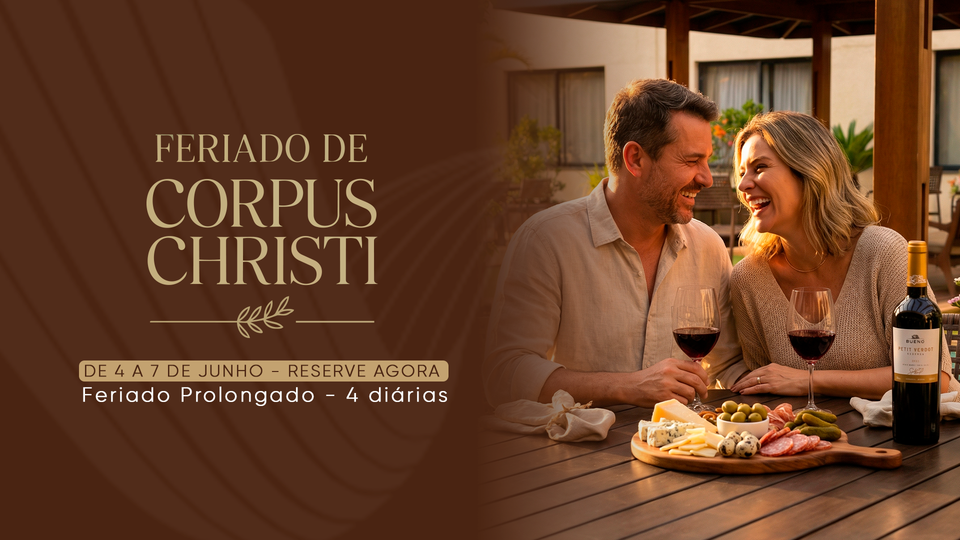 Casal brindando à mesa com comida e vinho; texto “Feriado de Corpus Christi” em fundo marrom.