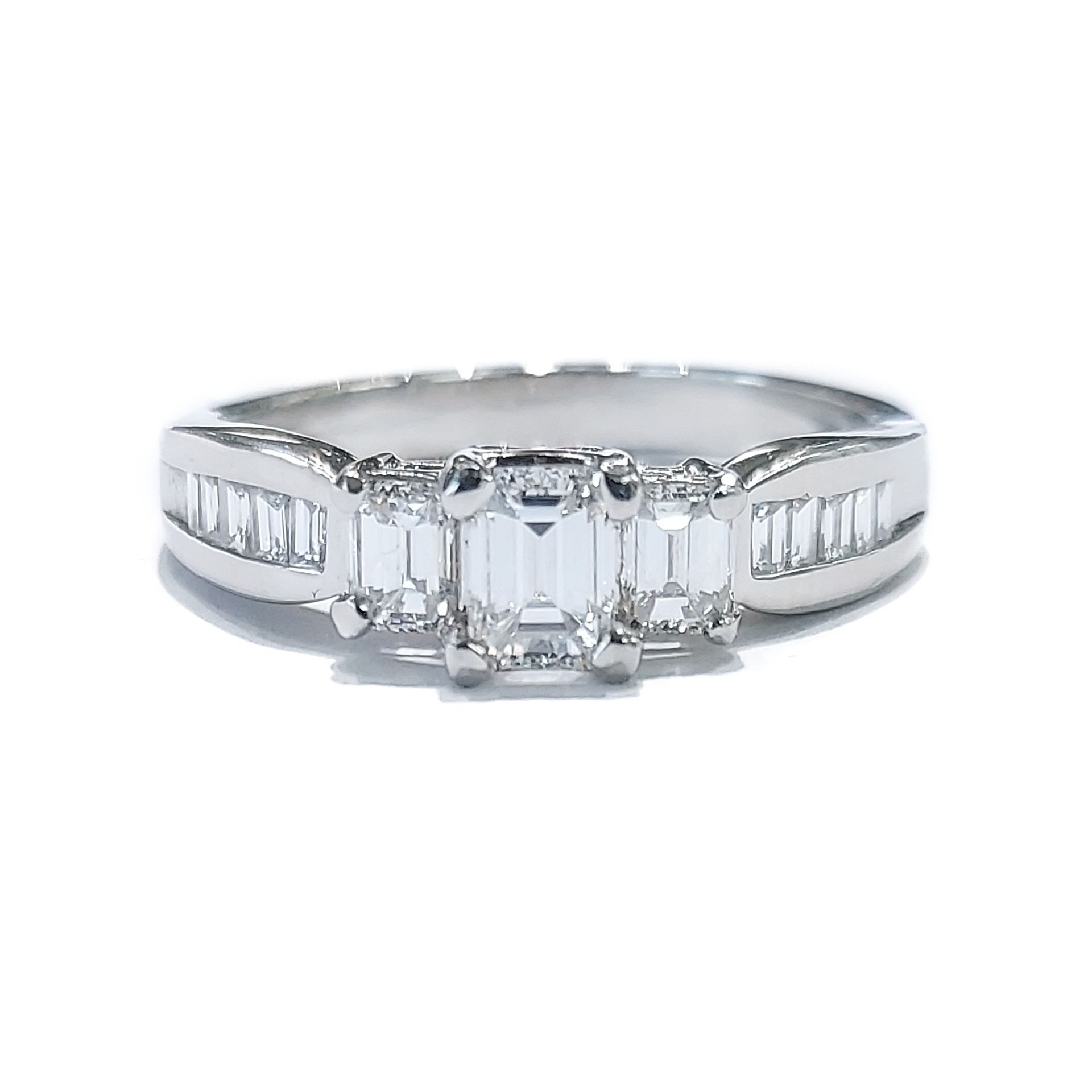 Emerald Cut Engagment Ring