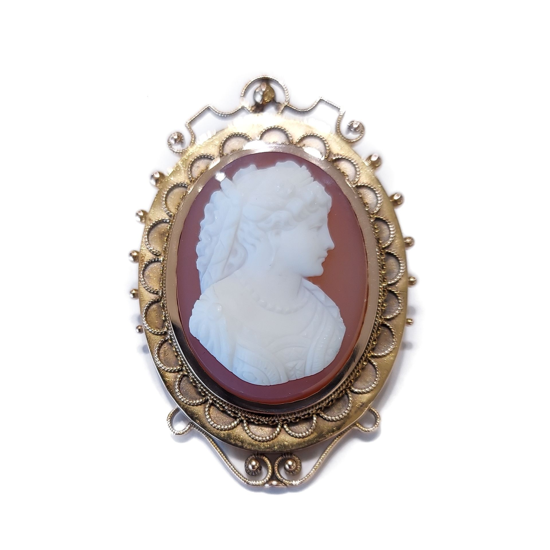 Antique Cameo Brooch / Pendant