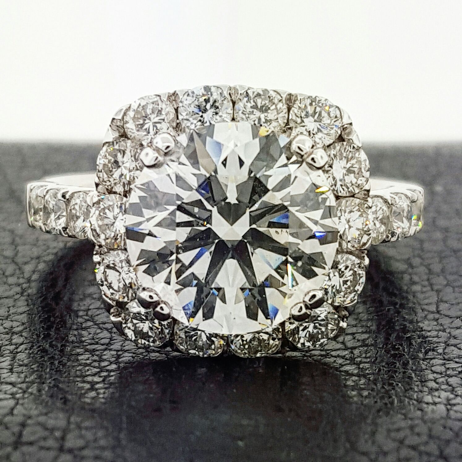 Round Brilliant Engagement Ring