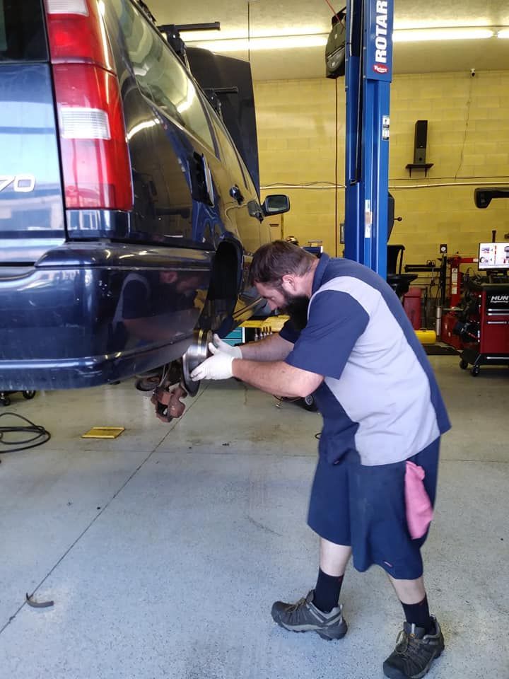 Mechanic Repairing Rear Brakes Of Lifted SUV | Roy's Auto Service