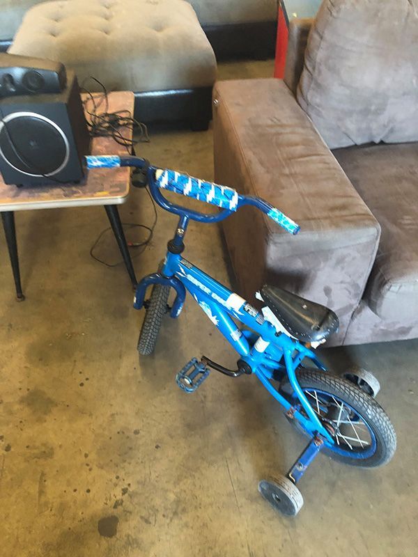 A Blue Bicycle With The Word Giant On The Handlebars — Dawson Moving & Storage NQ in Mackay, QLD