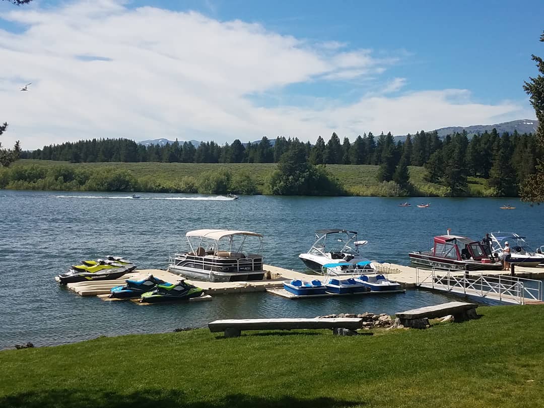 Boats and jet skis in the dock