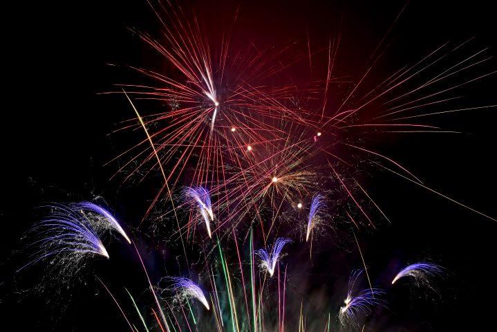 Multiple fireworks bursting simultaneously