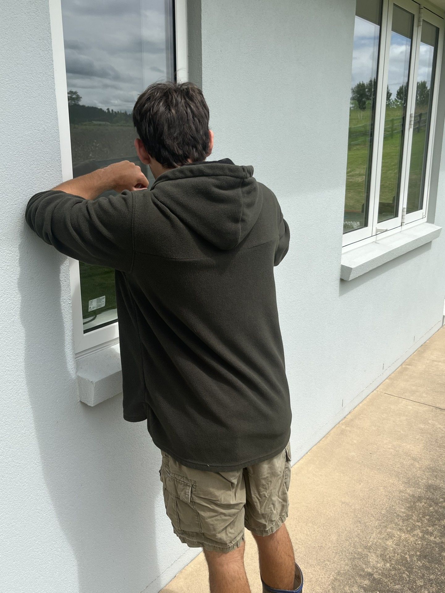 Window Cleaning Outside Sills