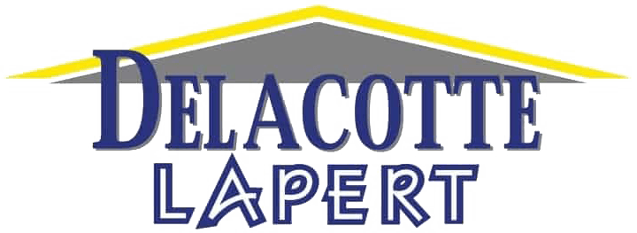 Logo avec le nom « Delacotte Lapert » en bleu, sous un toit jaune et gris.