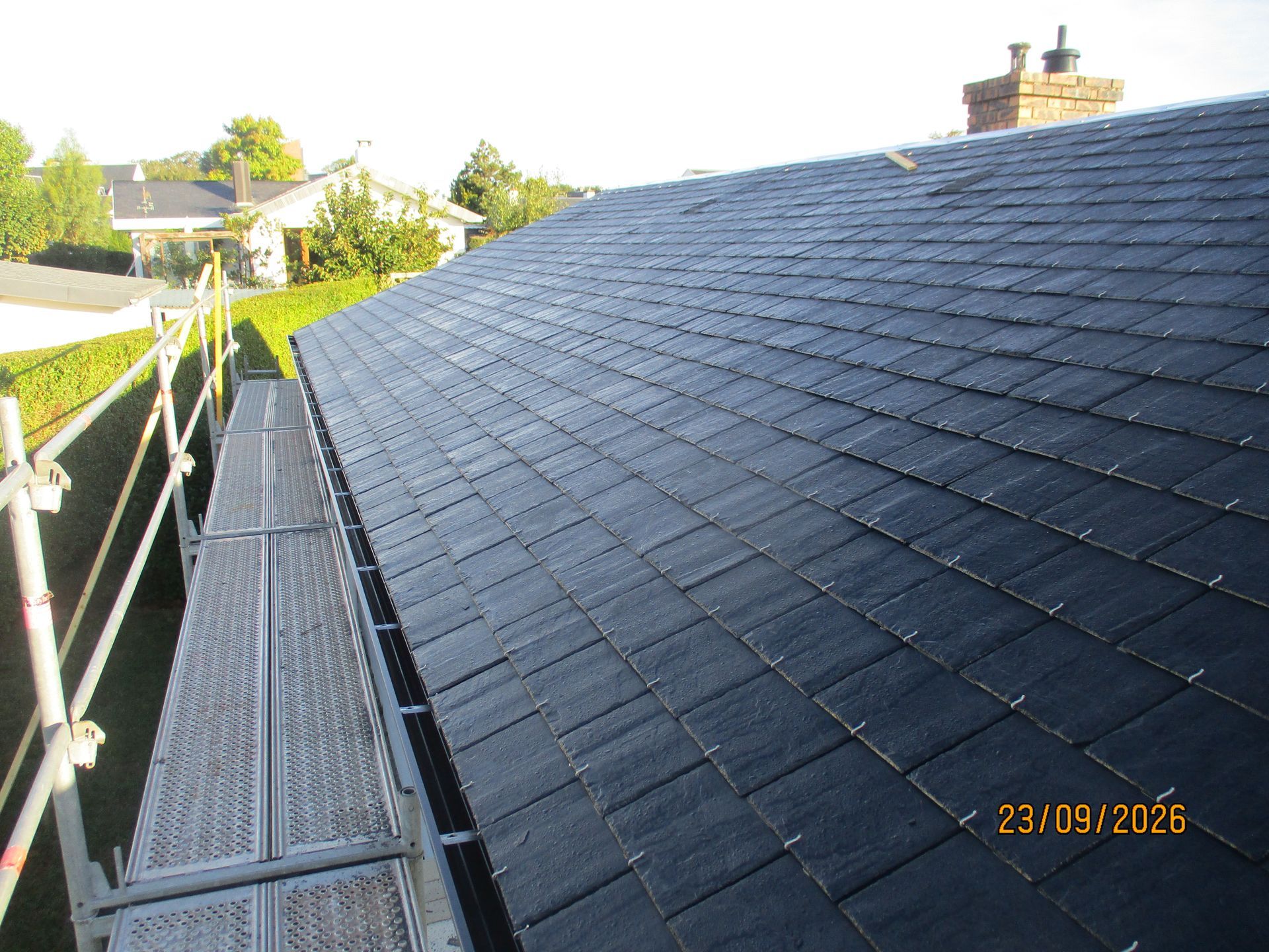 Toiture neuve en ardoise naturelle 50 x 25 à Montivilliers par Delacotte Lapert