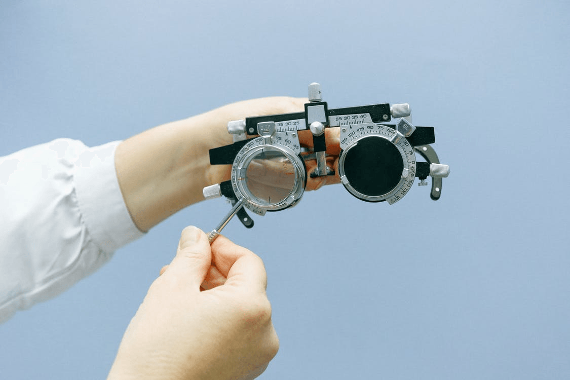 Difference Between Ophthalmologists, Optometrists, and Opticians