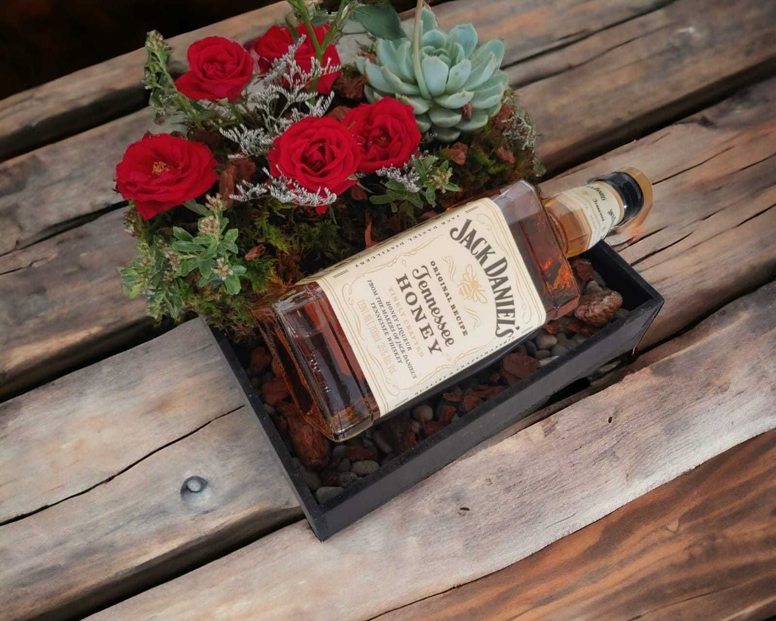Entrega de arreglos con flores con botellas