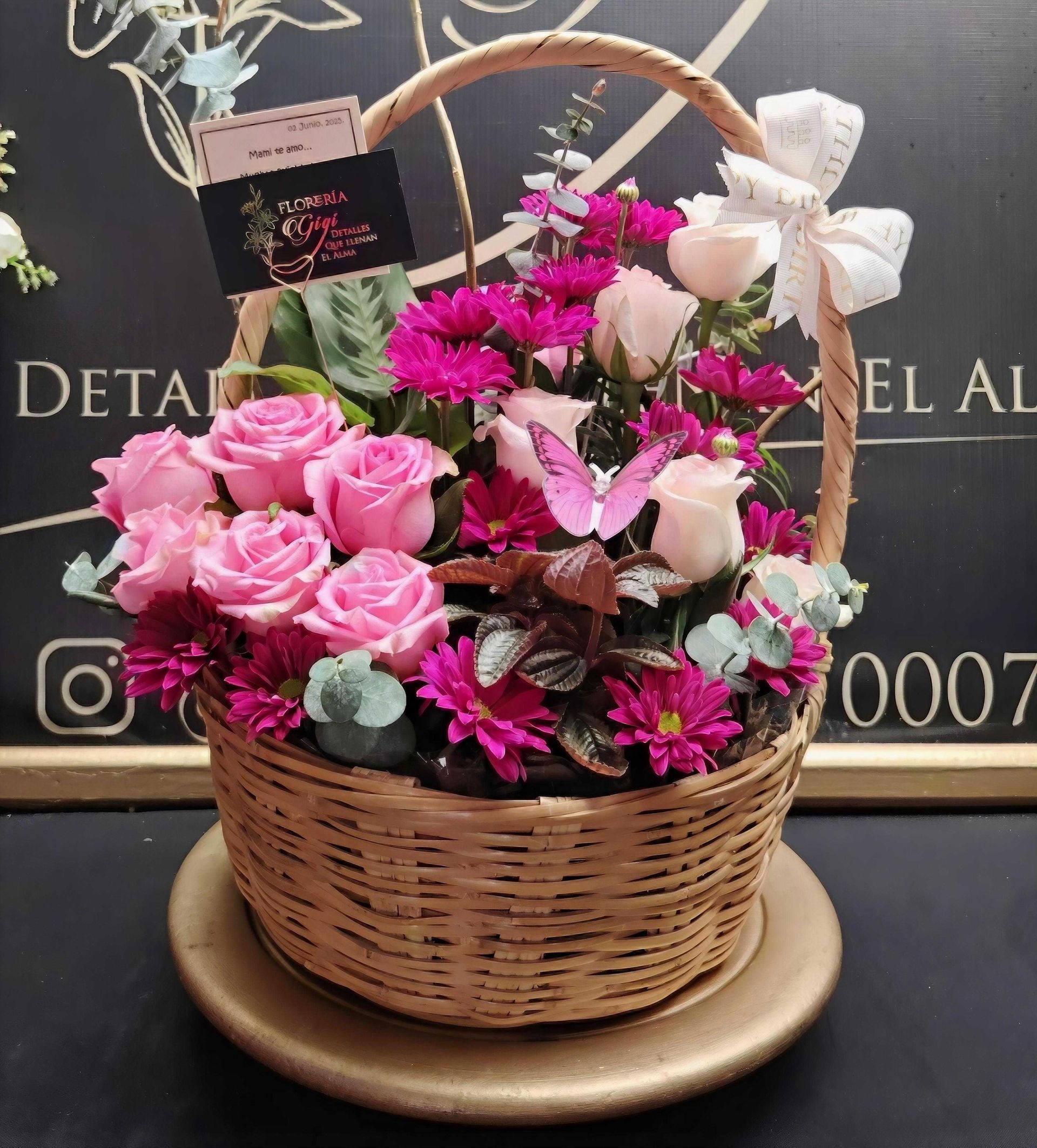 Flores en canasta
