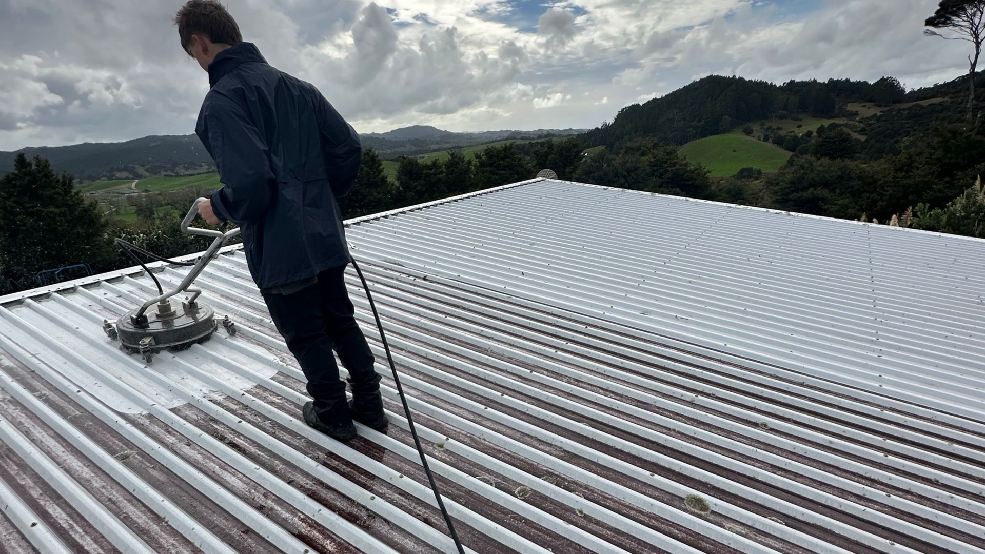 Metal roof wash before and after while bing washed in arkworth