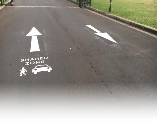 road with two arrows and shared zone marking