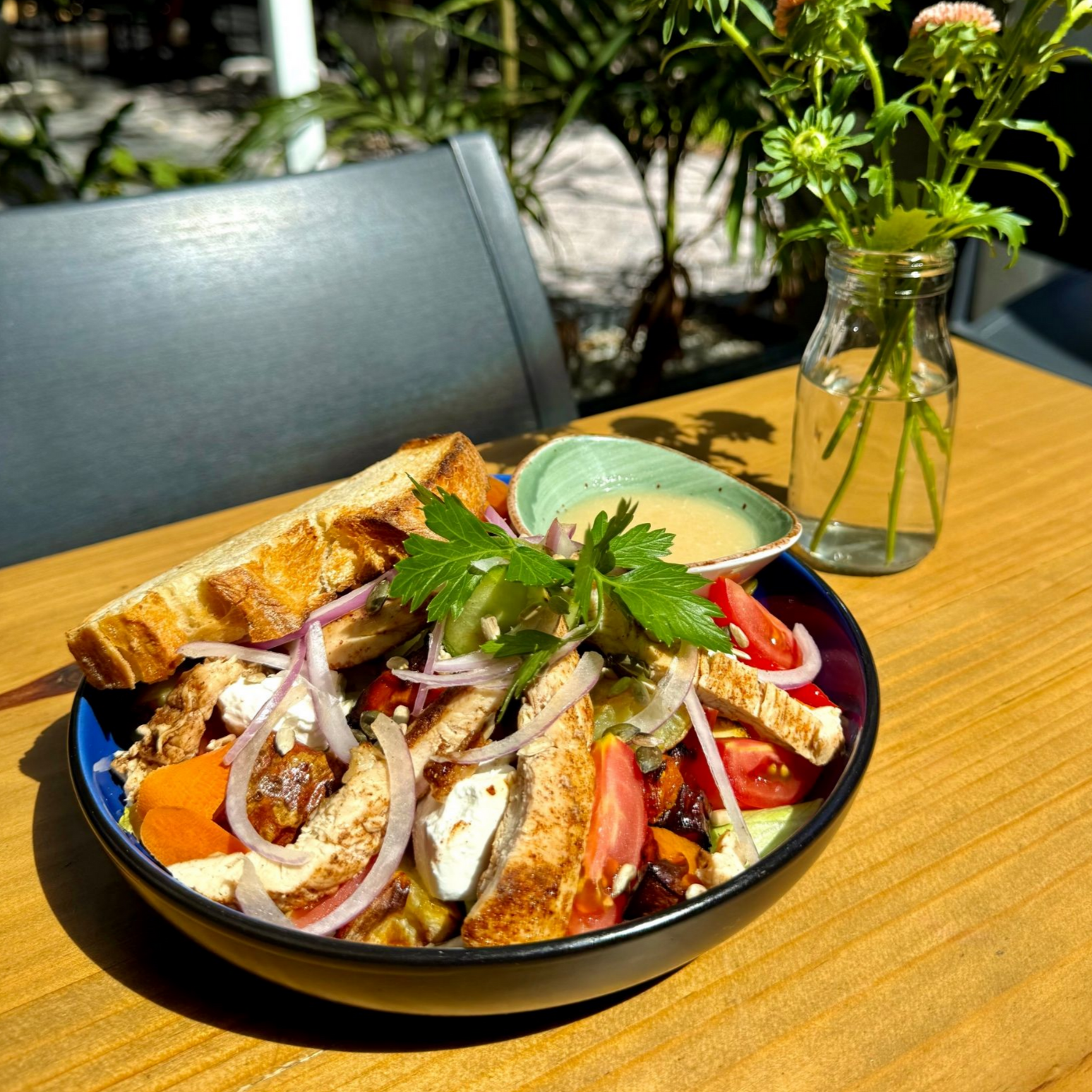Yumcious chef salad with fresh greens and toppings