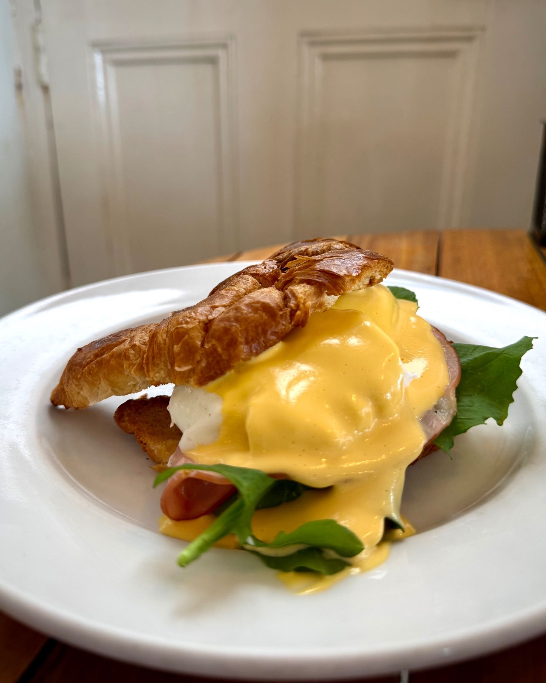 Croissant Eggs Benedict with smoked ham, poached eggs and hollandaise sauce at Dalebrook Café.