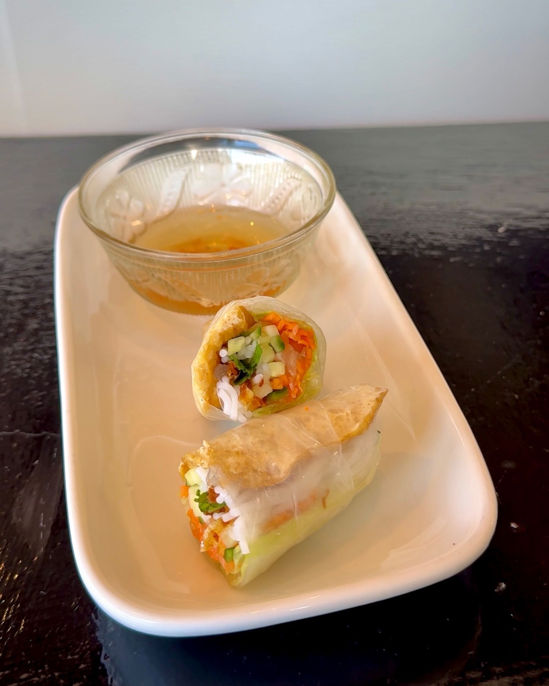 Fresh Vietnamese spring rolls served with dipping sauce at Pho Hue.