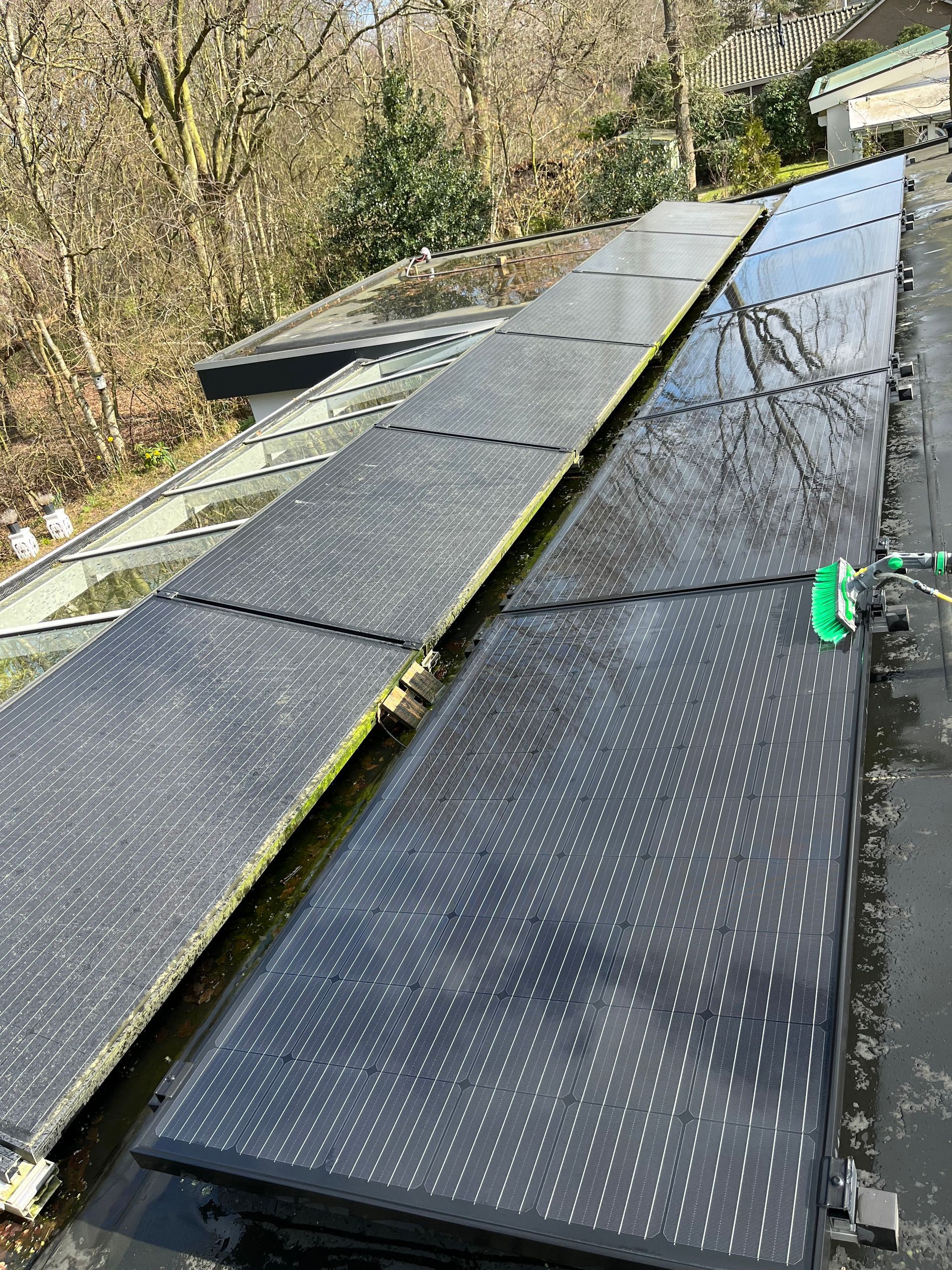 Zonnepanelen gereinigd