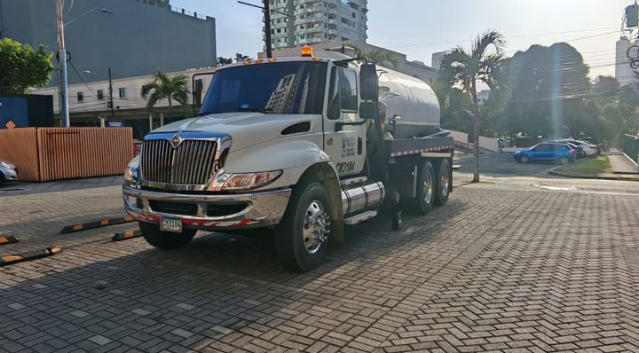 TRANSPORTE Y MANEJO DE DESECHOS LÍQUIDOS