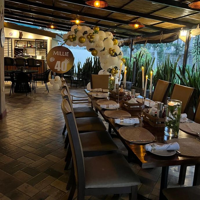 Cozy Stead decorated restaurant table setup 