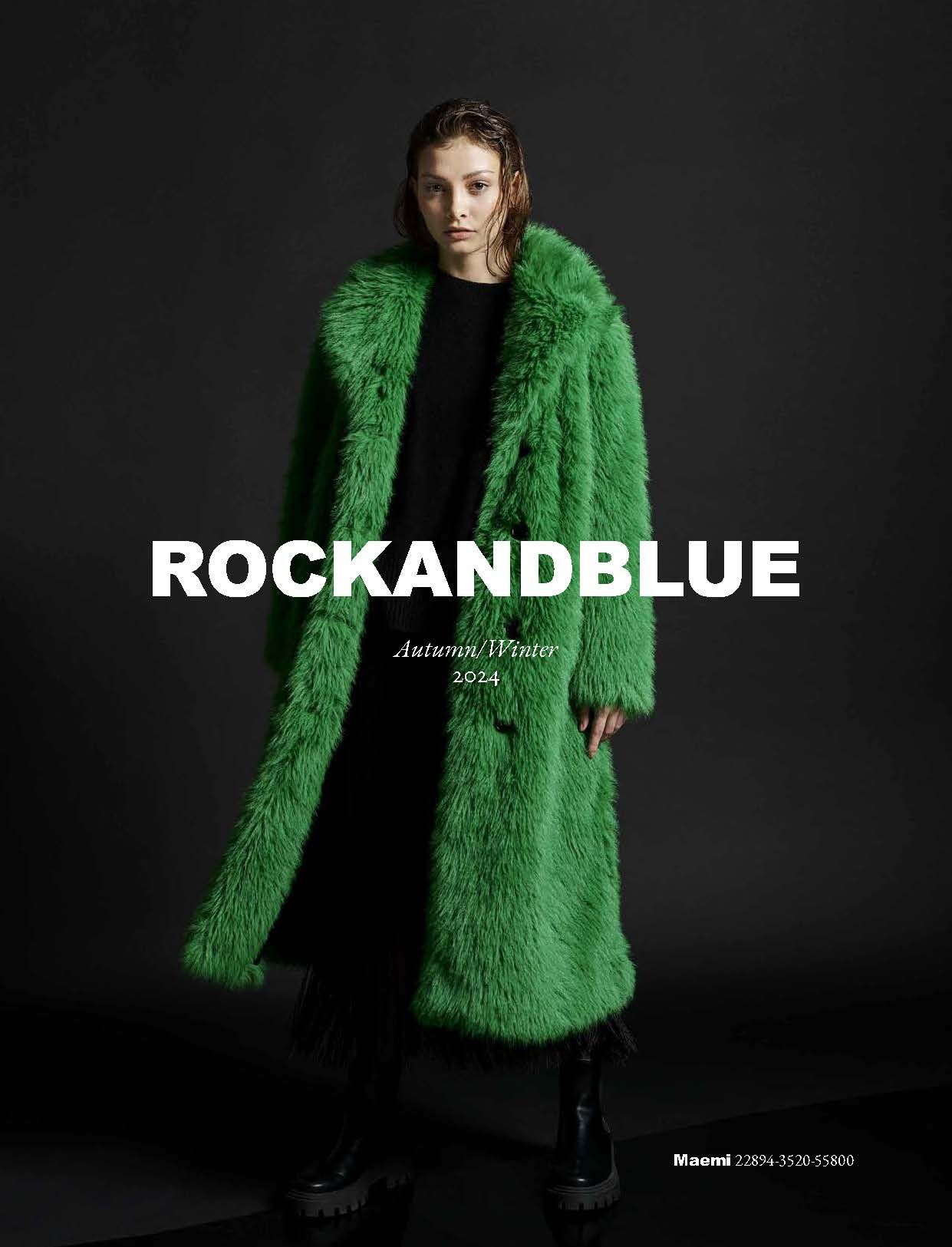 Frau in einem langen, grünen, flauschigen Mantel; Rockandblue-Markenlogo vor dunklem Hintergrund.