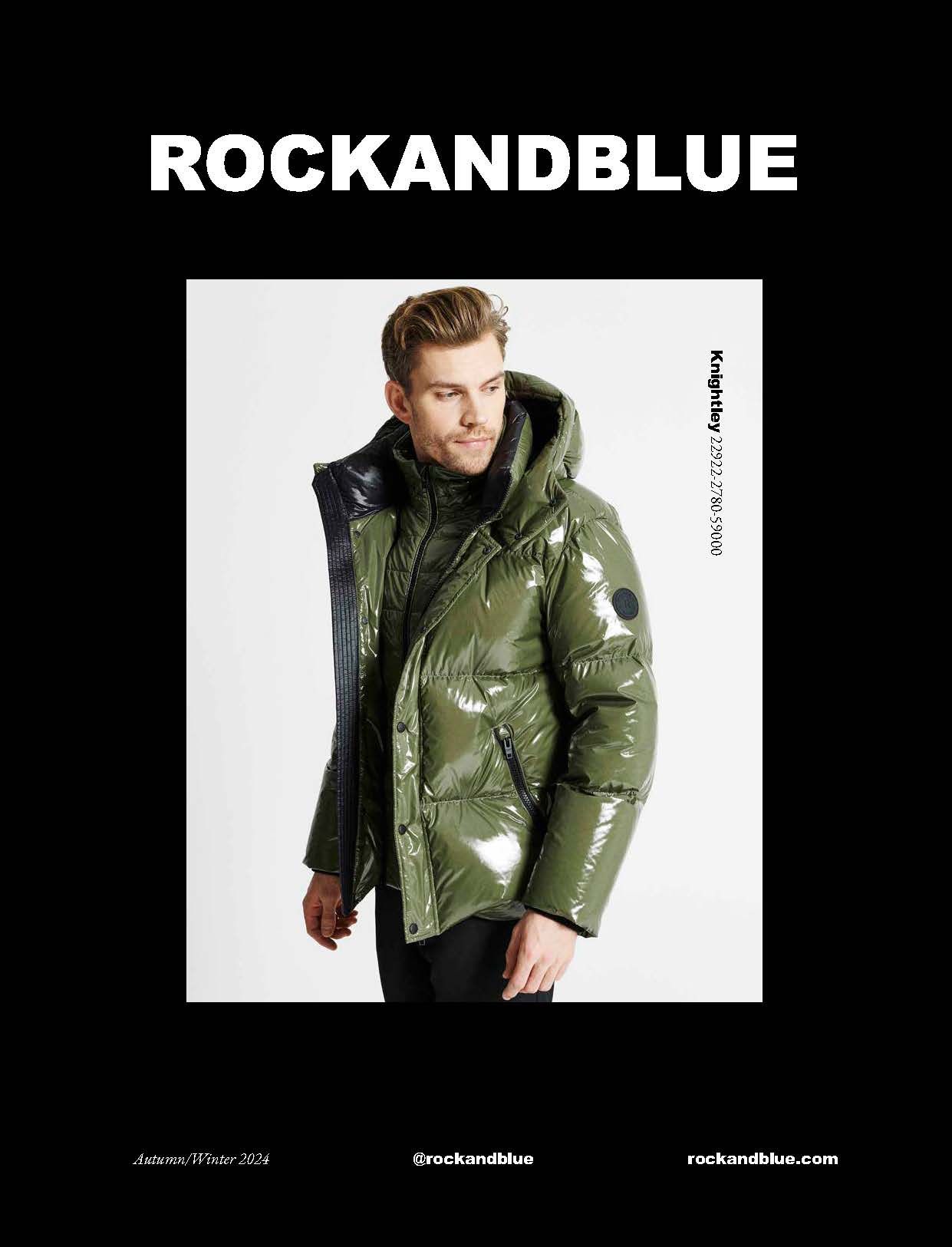 Ein Mann in einer glänzenden, olivgrünen Daunenjacke mit Kapuze posiert für eine Anzeige von Rock and Blue.