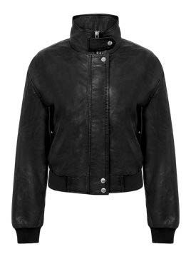 Schwarze Lederbomberjacke mit hohem Kragen und gerippten Bündchen.