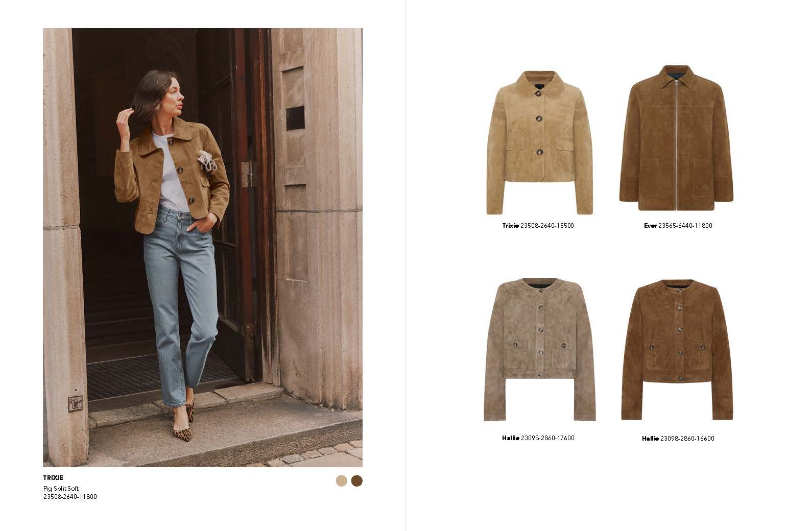 Eine Frau in einer braunen Jacke und Jeans. Neben ihr sind vier ähnliche Jacken ausgestellt.