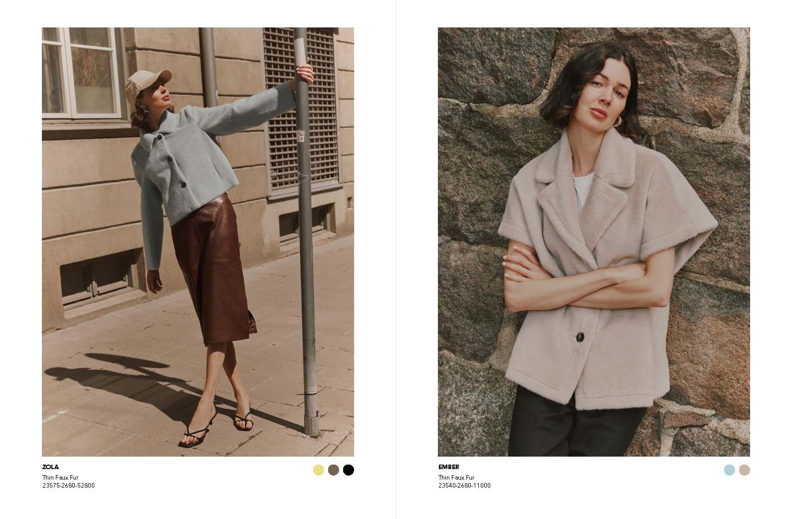 Zwei Fotos von Models. Eines trägt eine blaue Jacke und einen braunen Rock und lehnt an einer Stange; 
