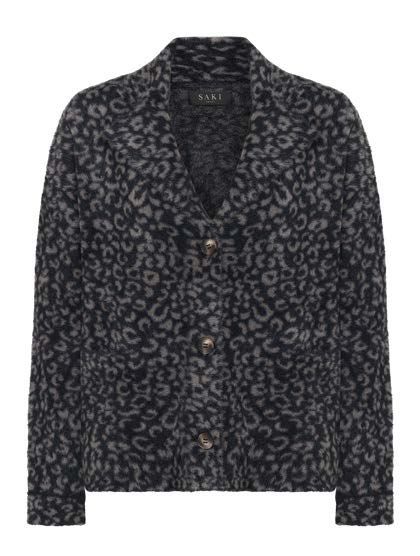 Dunkelblaue Strickjacke mit grauem Leopardenmuster und Knopfverschluss.