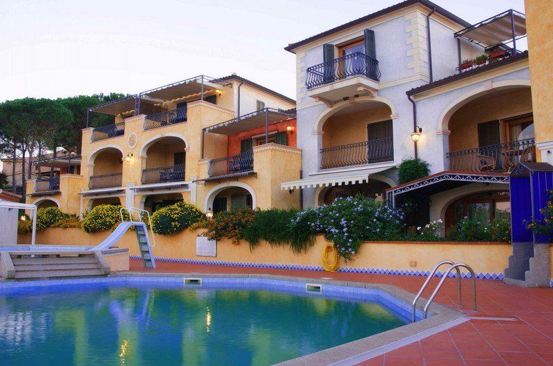 Hotel mit Garten und Pool