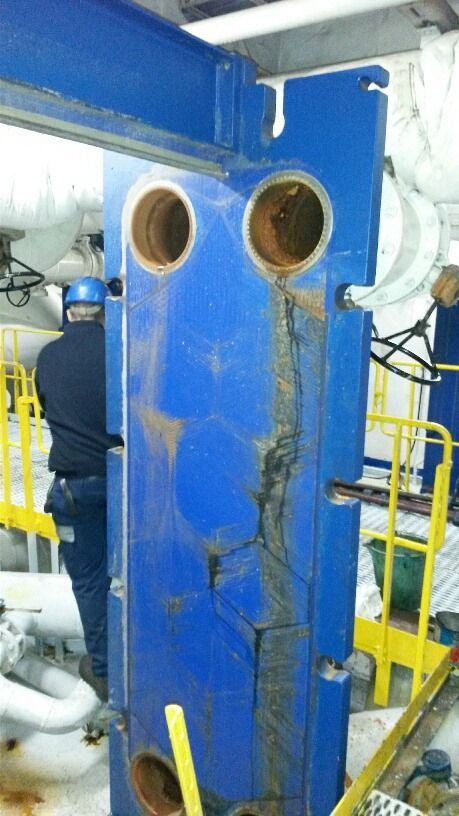 Tecnici Merichem al lavoro su scambiatore industriale on-site