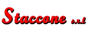 Logo “Staccone srl” in corsivo rosso con contorno e ombra neri su sfondo bianco.