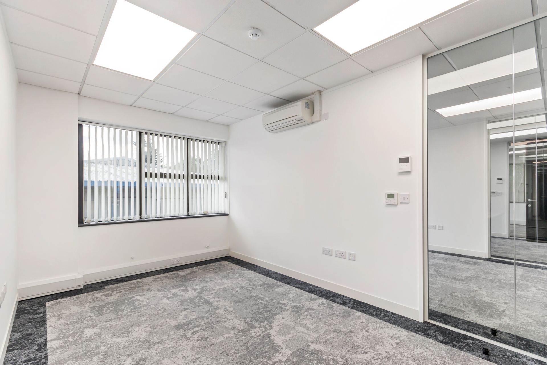 Offices with furniture for rent in Farnham
