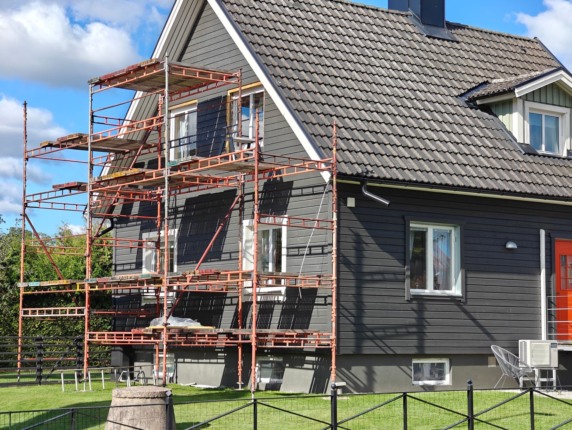 Residential scaffolding in progress.
