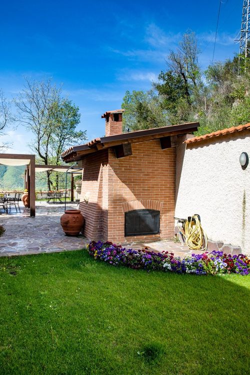 cancello d'ingresso alla villa di riposo per anziani