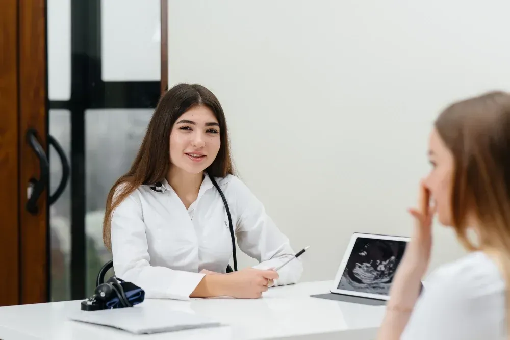 IUI patient with fertility doctor in Aubrey clinic