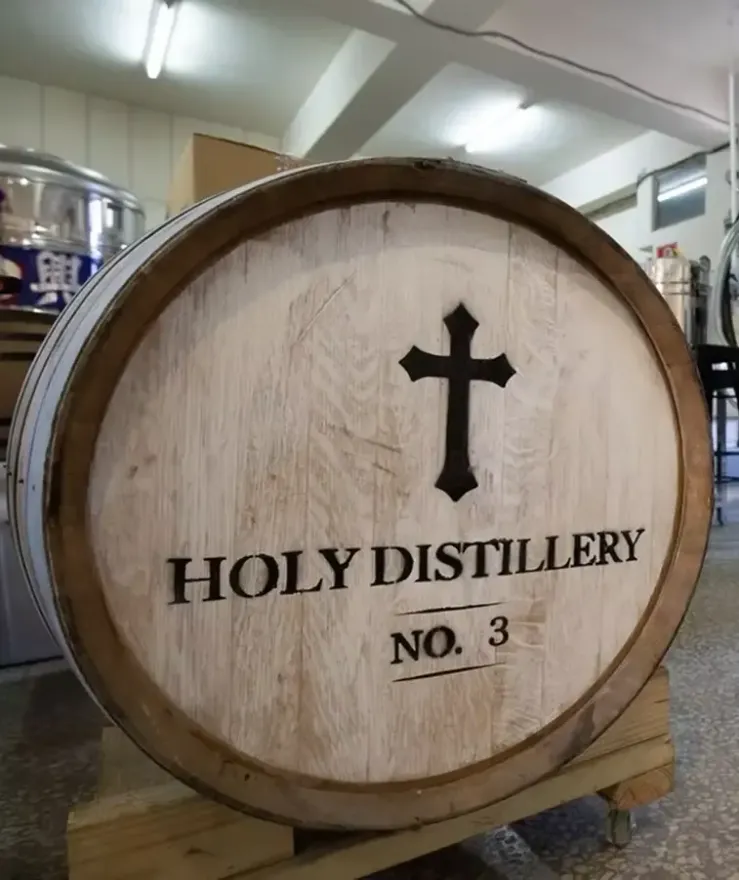 台灣在地工藝琴酒蒸餾廠 Holy Distillery 的 NO. 3 橡木桶- 透過橡木桶陳釀賦予工藝琴酒更深層的風味與勇氣靈魂